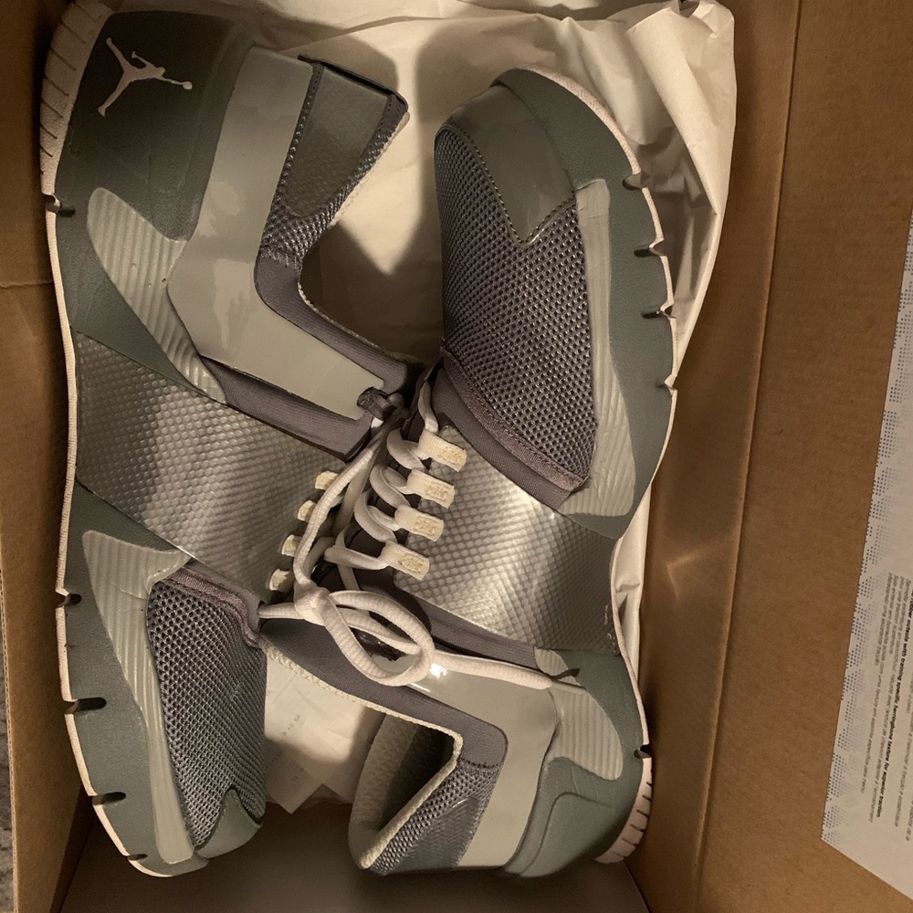 Jordan alpha trunner